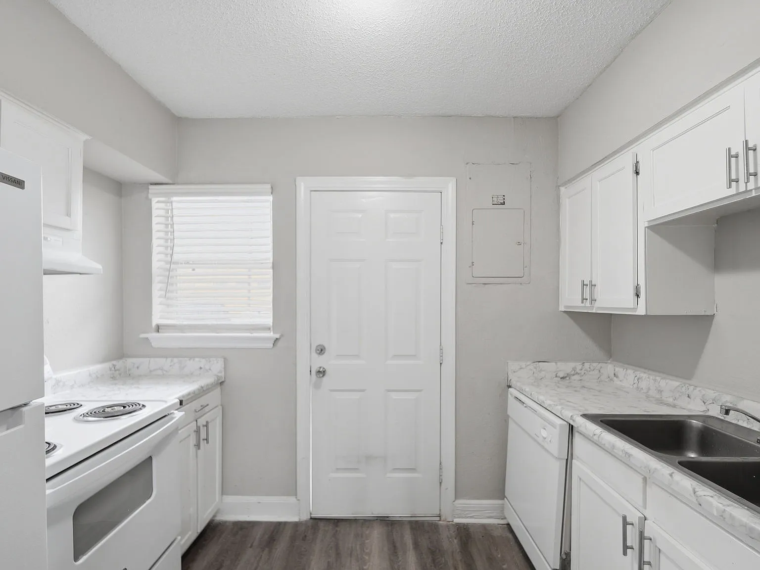 Millington Oaks Apartments — Photo 2