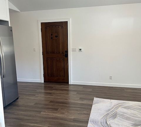 4th image of 471 Glenwood Pl #B