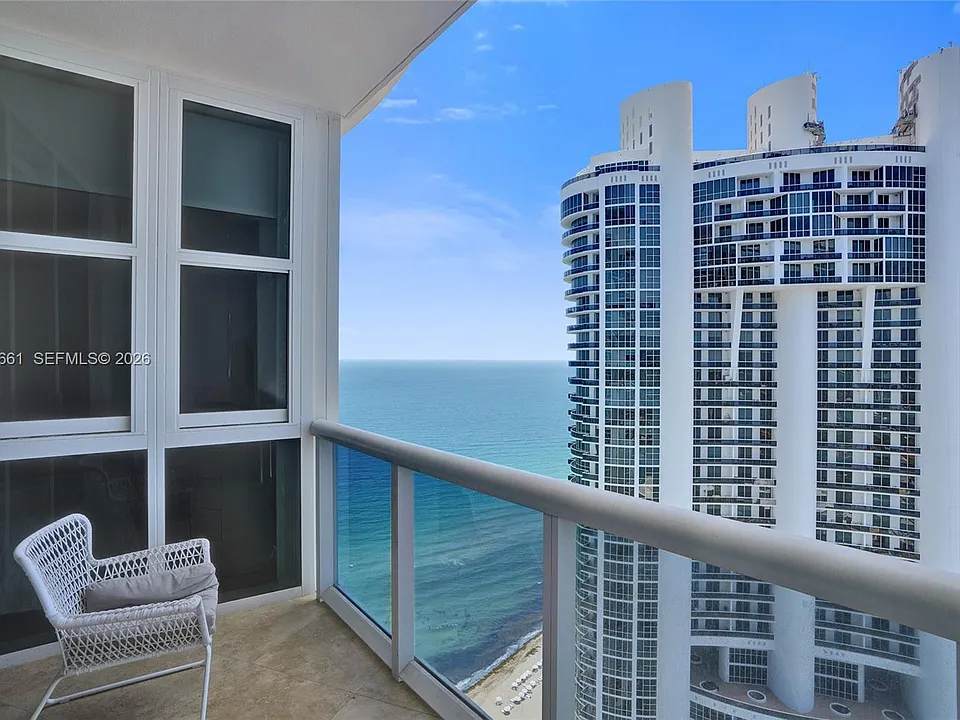 18201 Collins Ave #4705