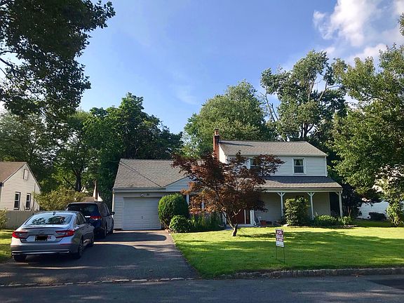 3rd image of 33 Fellswood Dr