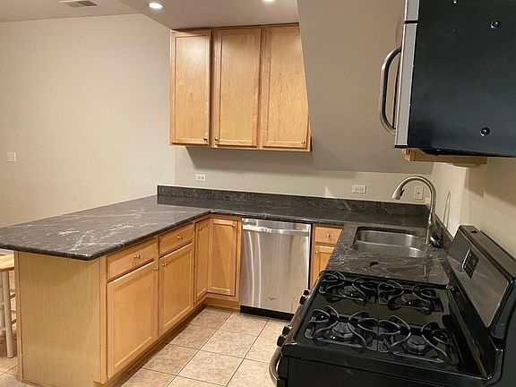 4th image of 2719 N Kenmore Ave #G