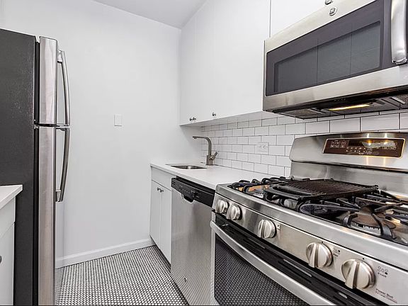 4th image of 245 E 44th St APT 30C
