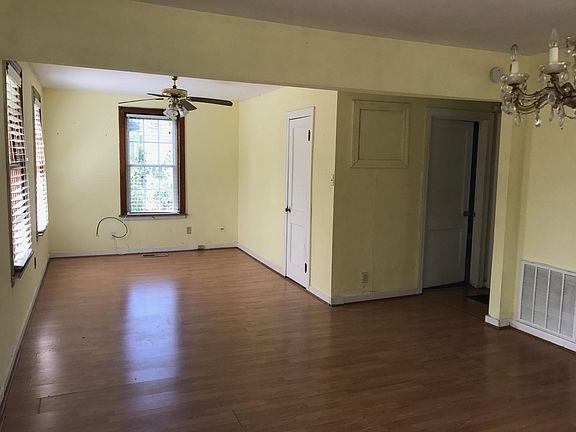 3rd image of 729 E Charles St