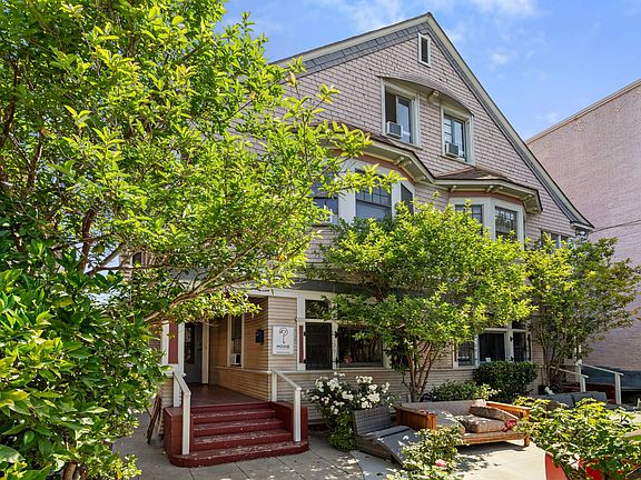 4th image of 705-707 W 23rd St #7c52c677f