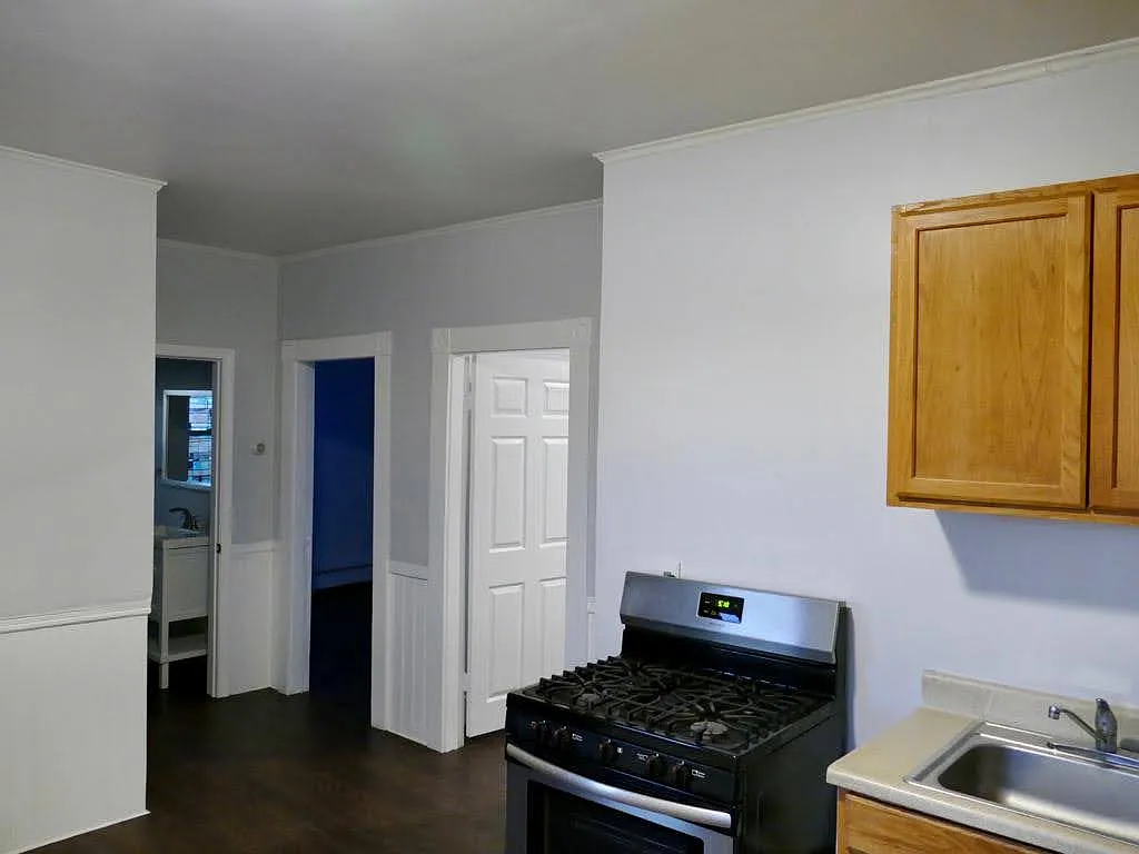 4 bed, $2,800 — Photo 3
