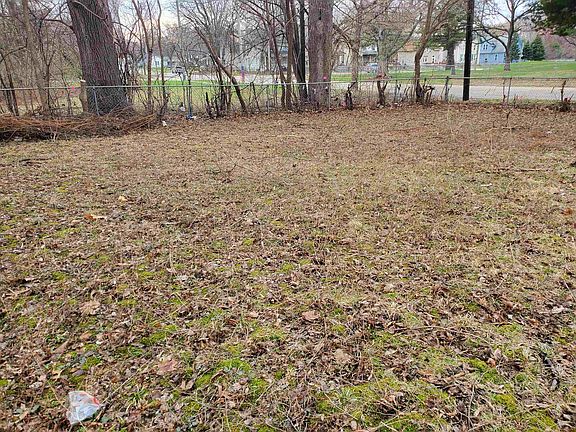5th image of 730 Woodlawn Ave