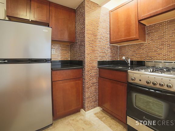2nd image of 304 W 92nd St APT 8P