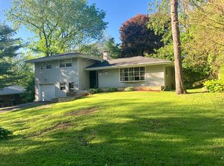 2724 Edgewood Dr, Rockford, IL 61114