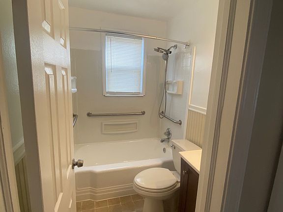 5th image of 2621 Plainfield Rd