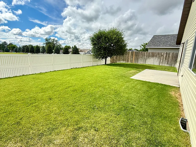 1009 S Date St — Photo 18