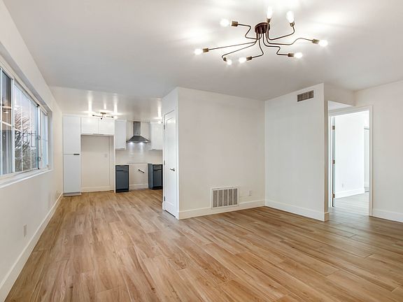 3rd image of 8517 Cedros Ave #5A
