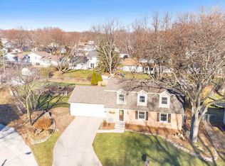 733 E Briar Ln, Green Bay, WI 54301
