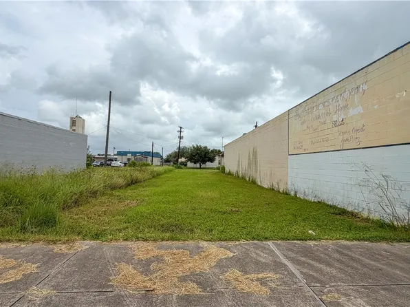 521 E Main Ave, Robstown, TX 78380