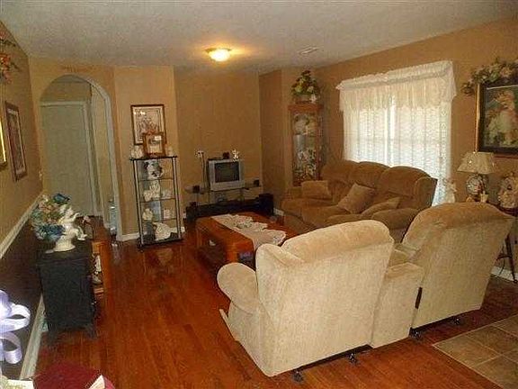 5th image of 334 Melanie Ln