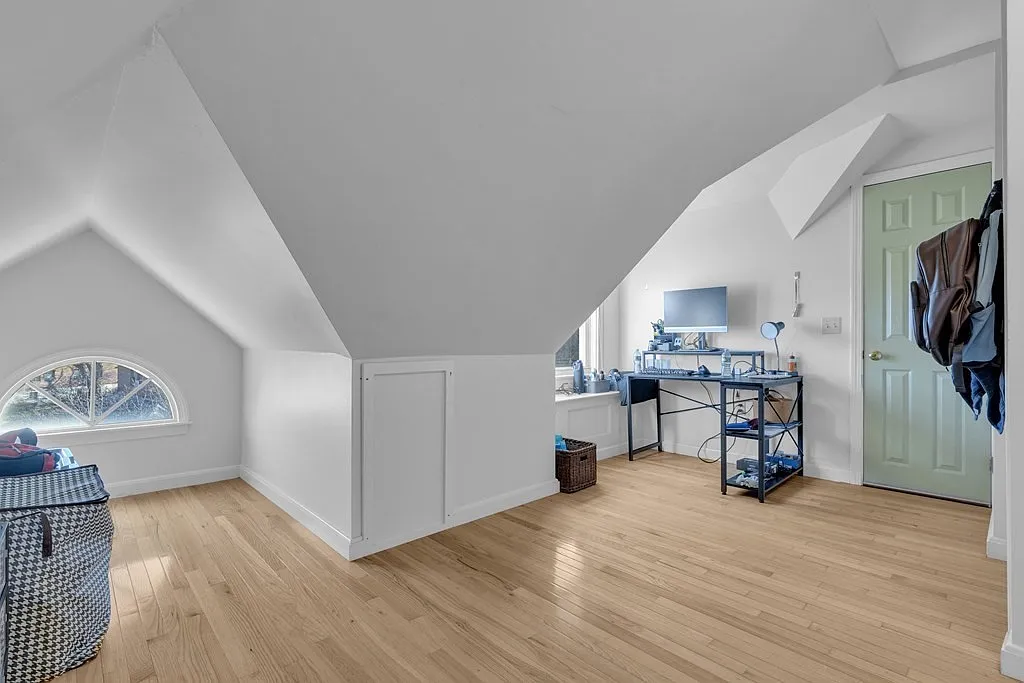 6 bed, 3274 sqft, $6,100 — Photo 4