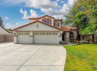 8702 Sandpines Dr, Bakersfield, CA 93312