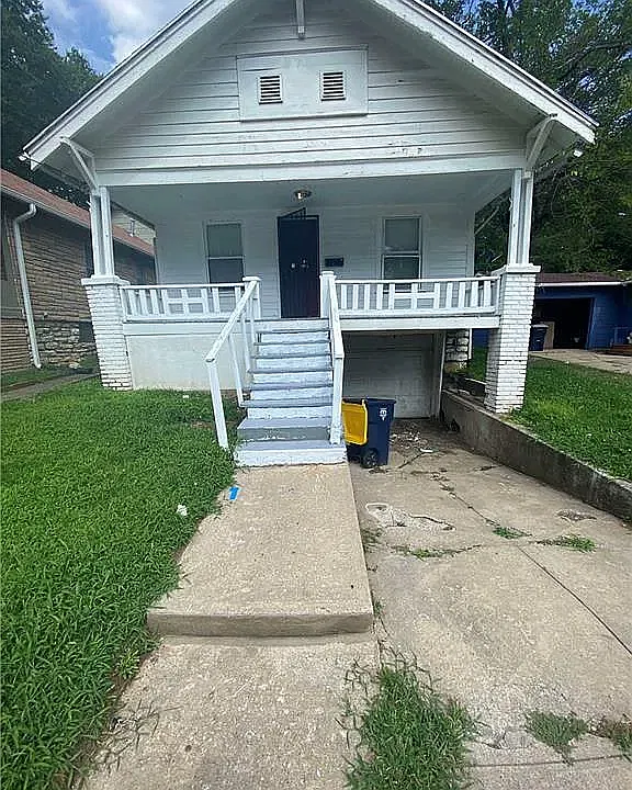 2533 Poplar Ave