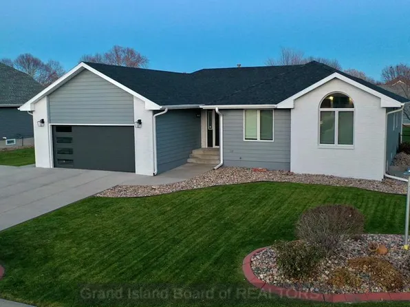 2509 Riverview Dr, Grand Island, NE 68801