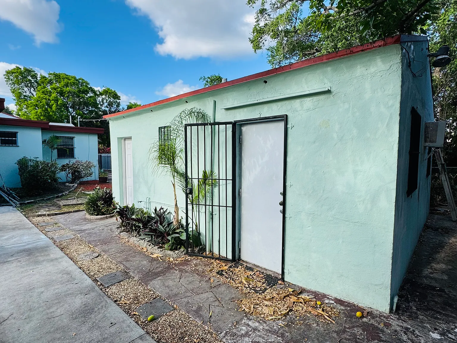 Studio, 550 sqft, $1,550 — Photo 2