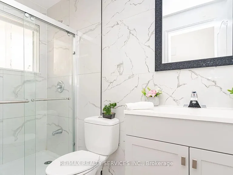 46 Staveley Cres — Photo 7