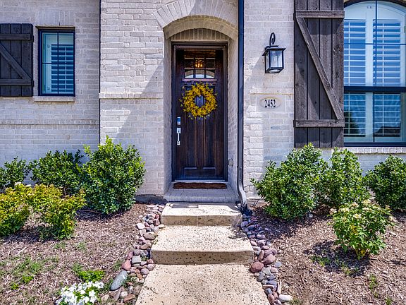 3rd image of 2452 Elm Pl