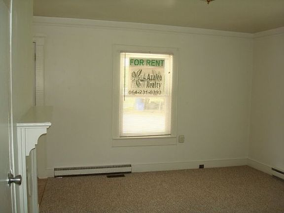 Livingroom w/ new carpet