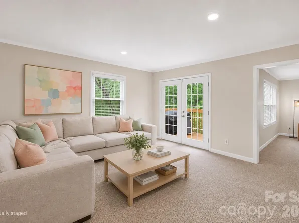 6724 Constitution Ln, Charlotte, NC 28210