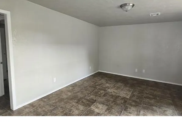 7017 NW 12th St, Oklahoma City, OK 73127