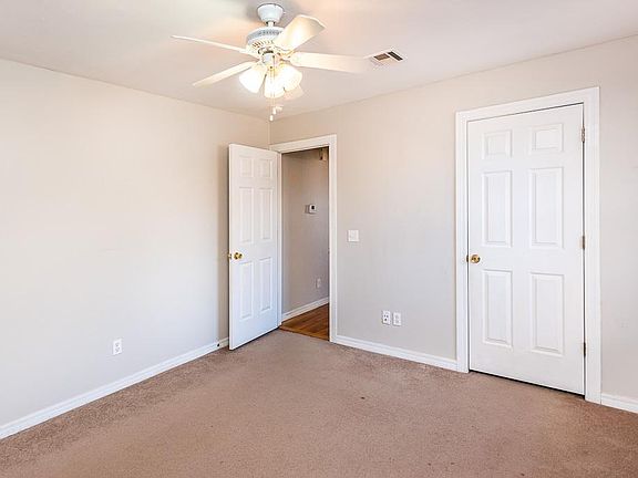 4th image of 2713 Silvertree Dr