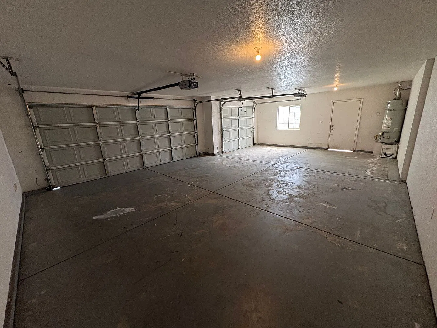 Spacious Tulare home Available Now! — Photo 3