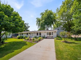 935 W Si Johnson Ave, Sheridan, IL 60551