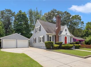 50 Dartmouth Ave, Riverside, RI 02915