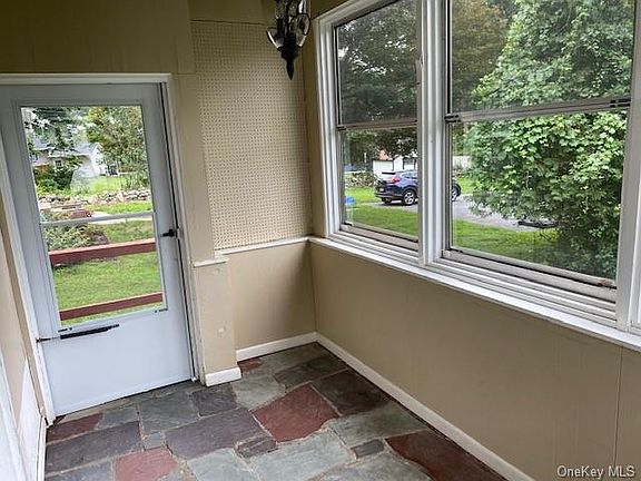 3rd image of 12 Hughes Ln