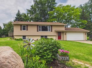 1151 Clearview Dr, Oskaloosa, IA 52577