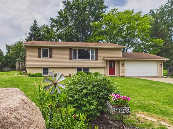 1151 Clearview Dr, Oskaloosa, IA 52577