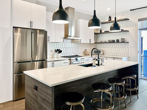 3rd image of 525 N Bishop St #8