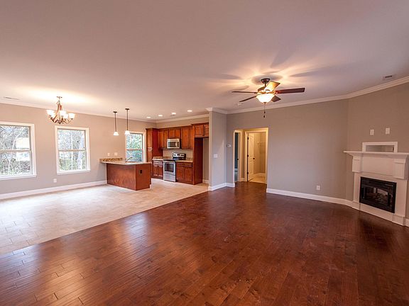 4th image of 408 Franklin #198