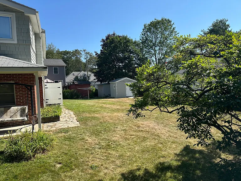 11 Oceanside Ave W — Photo 2