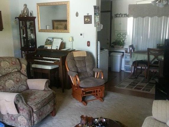 4th image of 2110 Eastlawn St