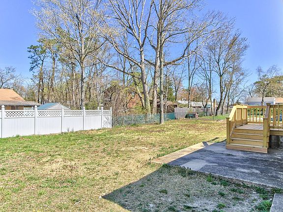 4th image of 224 Mizzen Ave