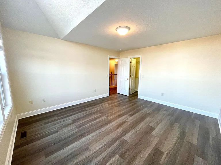 275 Barkwood St — Photo 14