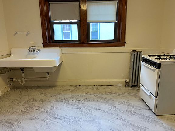 5th image of 18 W Wyoming Ave APT 9