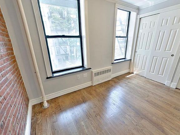 2nd image of 422 E 9th St APT 1