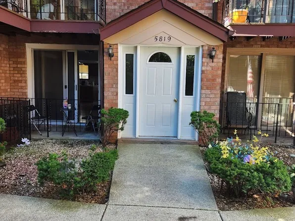 5819 W Higgins Ave APT 1D, Chicago, IL 60630