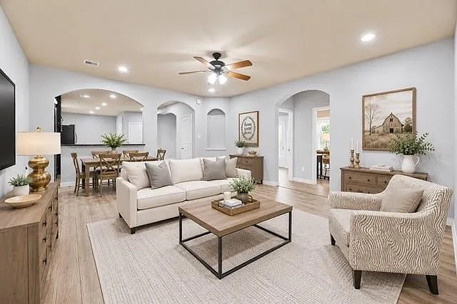 3 bed, 2.0 bath, 1762 sqft, $2,100 — Photo 2