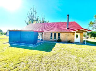 222 E 5th St, Higgins, TX 79046