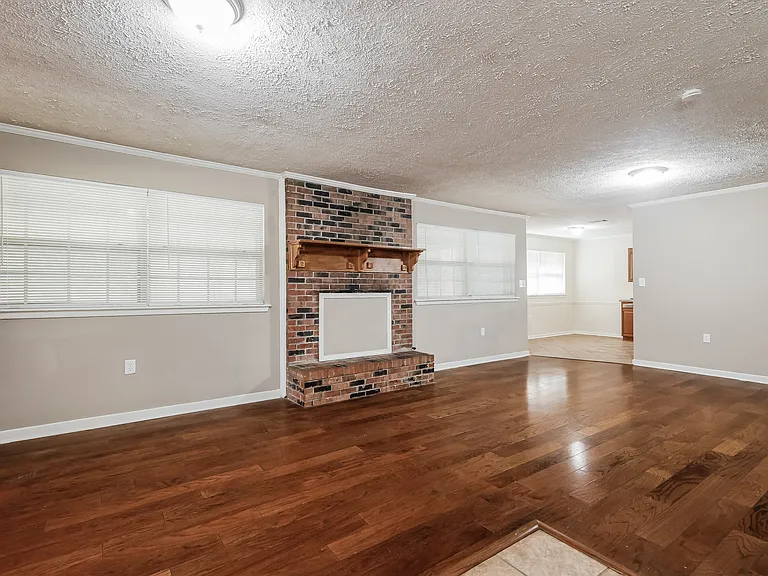 512 Crosskeys Dr — Photo 3