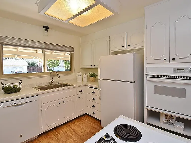 4325 Satinwood Dr — Photo 9