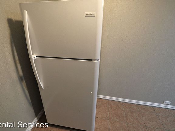 5th image of 945 Essex St