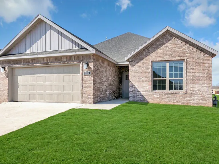 500 Piper Ln — Photo 1